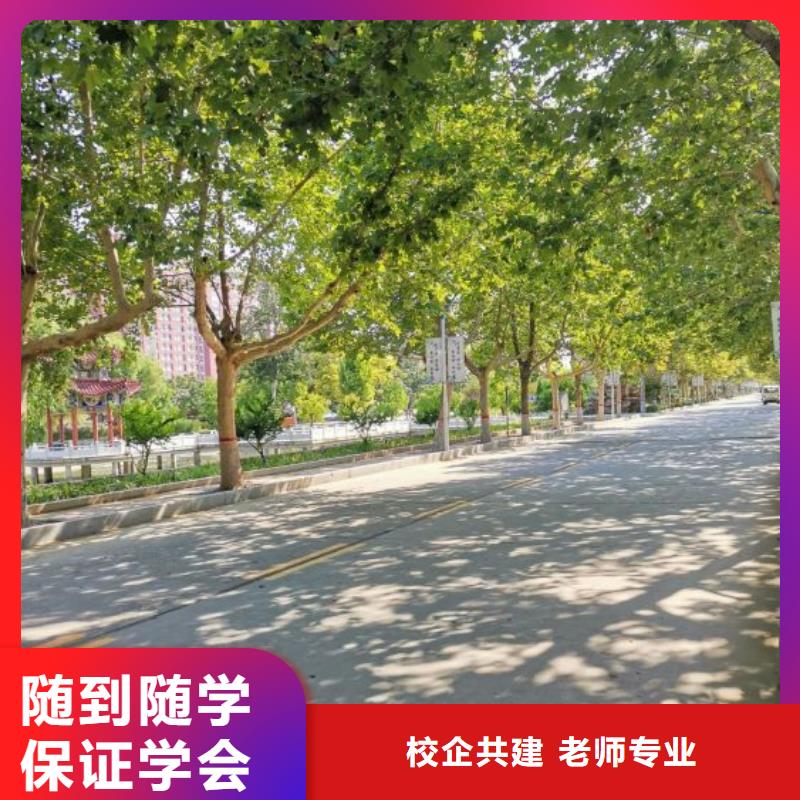 焊工学校哪里有挖掘机铲车叉车驾驶学校实操教学